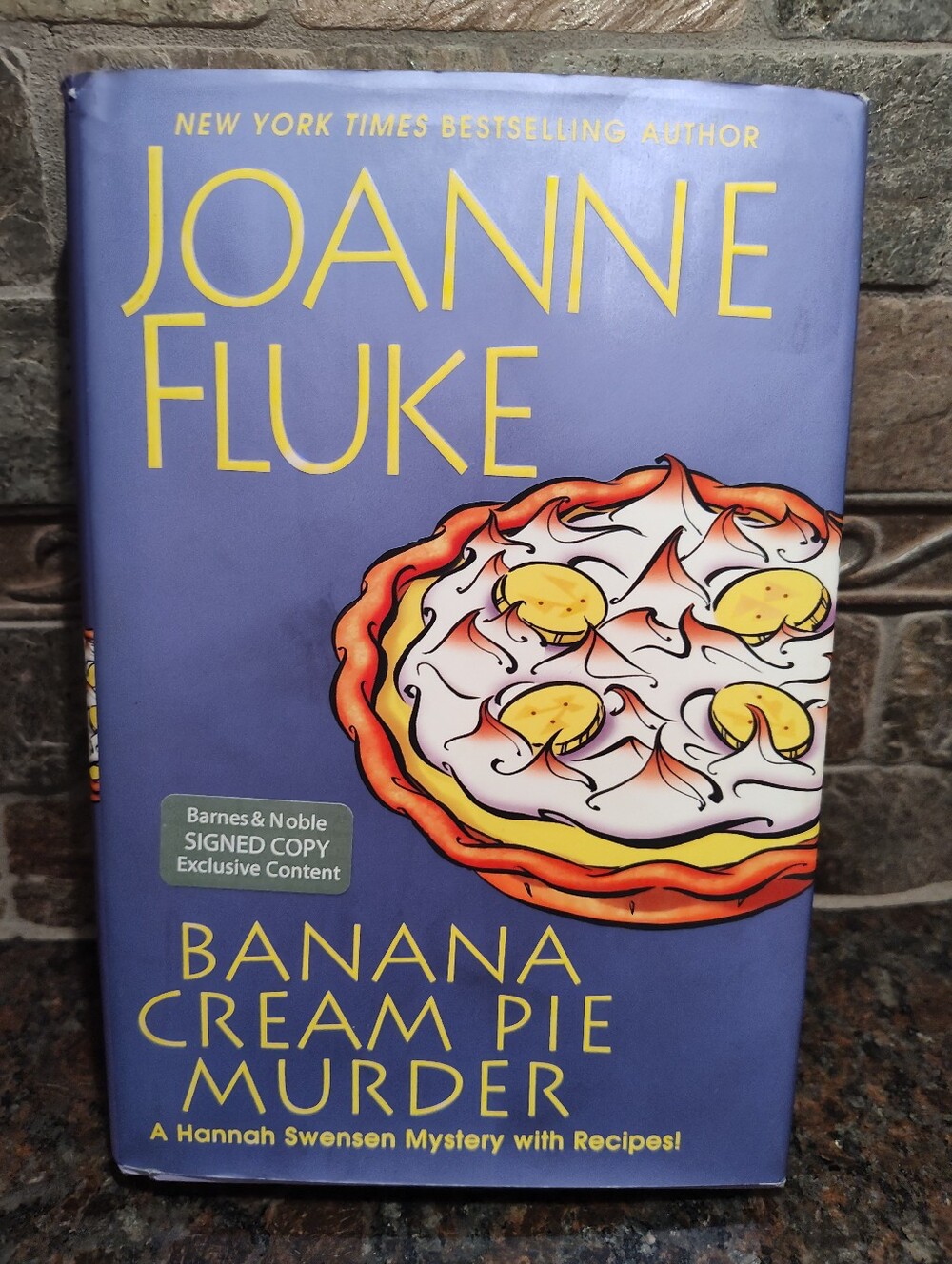 Joanne Fluke Banana Cream Pie Murder, Hardcover (Barnes & Noble Signed)